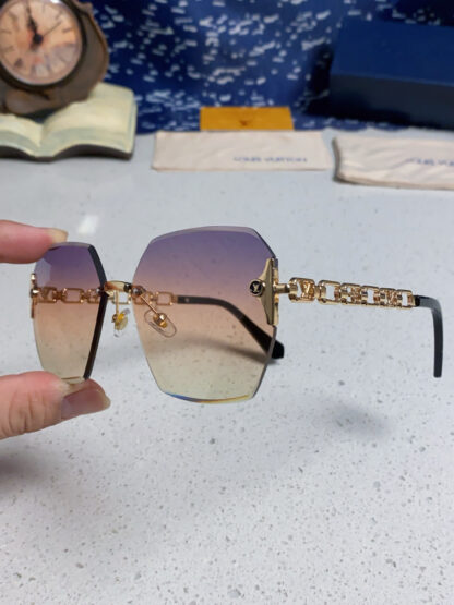 LOUIS VUITTON Fashion Sunglasses - Image 7