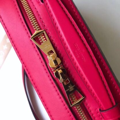 Louis Vuitton SAINTONGE Handbag - Image 5
