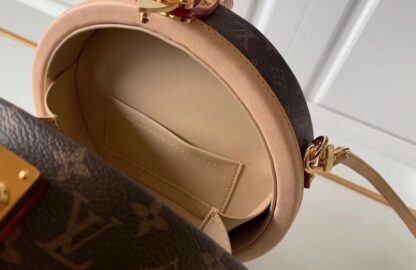 Louis Vuitton small and practical, carry-on handbag - Image 6