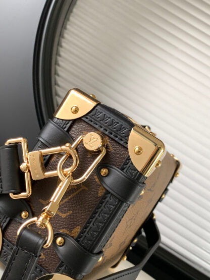 Louis Vuitton Early Spring Cruise Series Bag - Image 6