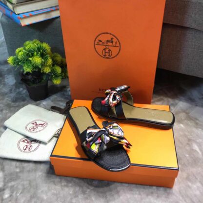 Hermès black palm print handmade leather slippers - Image 6