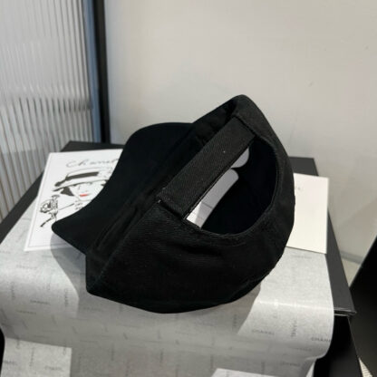 Balenciaga baseball cap - Image 6