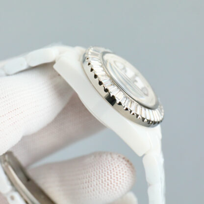 Chanel exquisite women's watches - Image 7