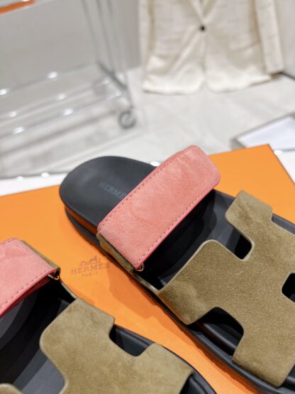 Hermès Spring and Summer New Green and Pink Comfortable Slippers - Image 6