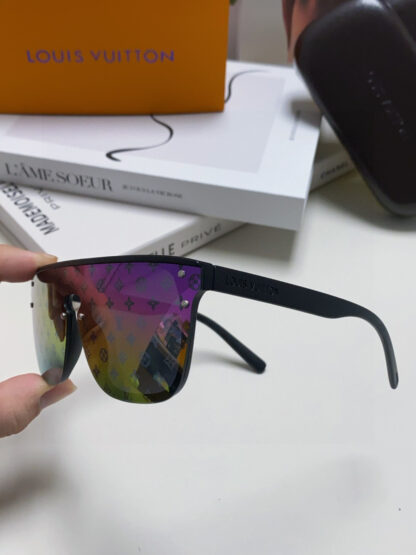 LOUIS VUITTON Fashion Sunglasses - Image 7