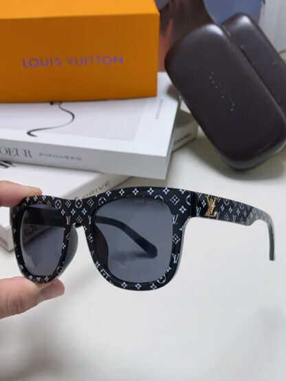 LOUIS VUITTON Fashion Sunglasses - Image 7