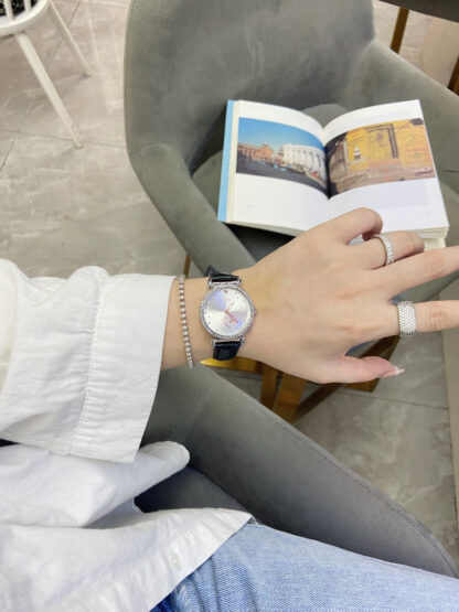 Chanel simple and stylish watch - Image 7