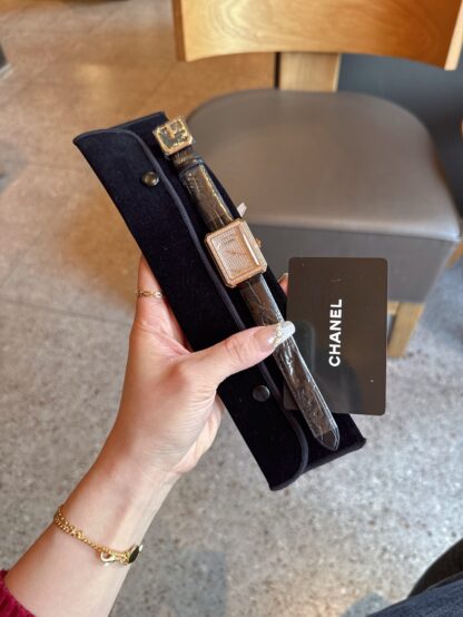 Chanel Simple Sugar Cube Watch - Image 7