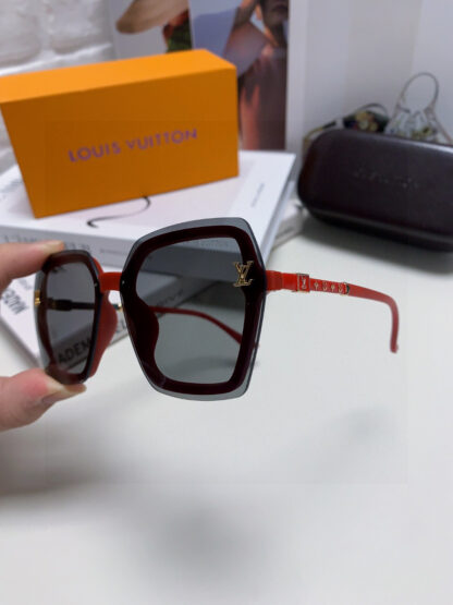 LOUIS VUITTON Fashion Sunglasses - Image 7