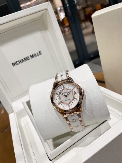 Chanel exquisite women's watch - Image 7