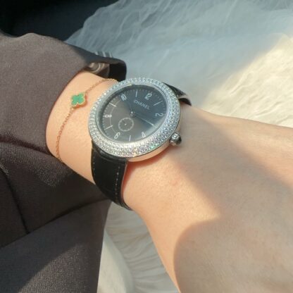 Chanel exquisite diamond-set quartz watch - Image 7