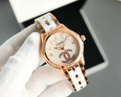 Chanel diamond-studded watch - Image 6