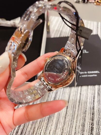 Chanel diamond-set quartz watch - Image 7