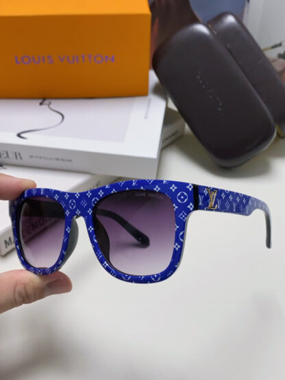 LOUIS VUITTON Fashion Sunglasses - Image 7