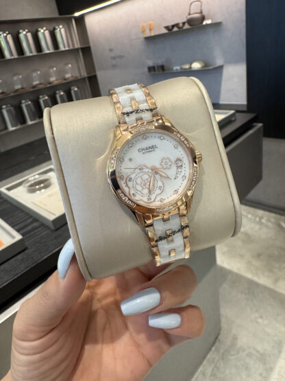 Chanel exquisite ladies quartz watch - Image 7