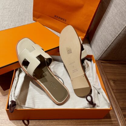 Hermès beige palm pattern cowhide handmade slippers - Image 6