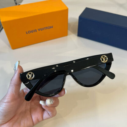 LOUIS VUITTON Fashion Sunglasses - Image 7