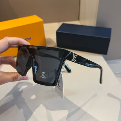 LOUIS VUITTON Fashion Sunglasses - Image 7
