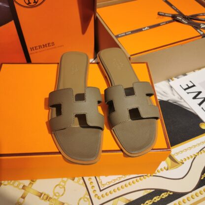 Hermès Elephant Grey Palm Pattern Cowhide Handmade Slippers - Image 6