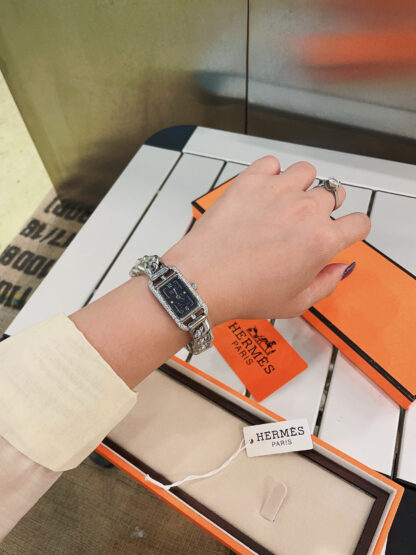 Hermes Simple Diamond Quartz Watch - Image 5
