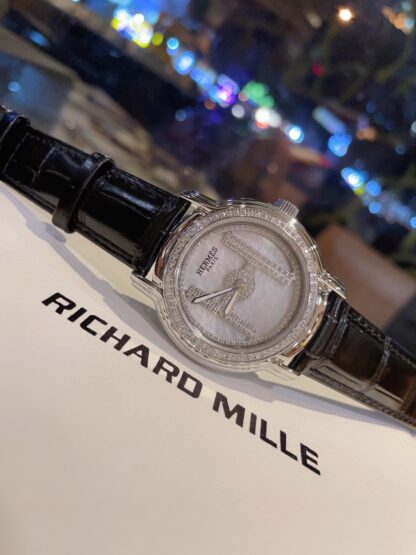 Hermes exquisite diamond-set quartz watch - Image 5