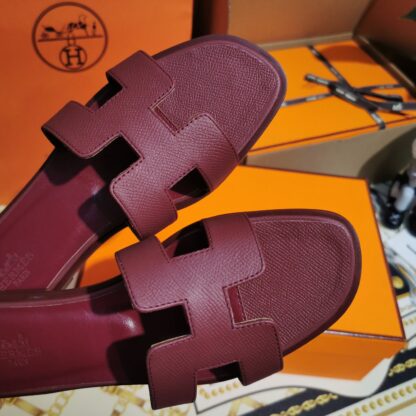 Hermès dark red palm print cowhide handmade slippers - Image 6