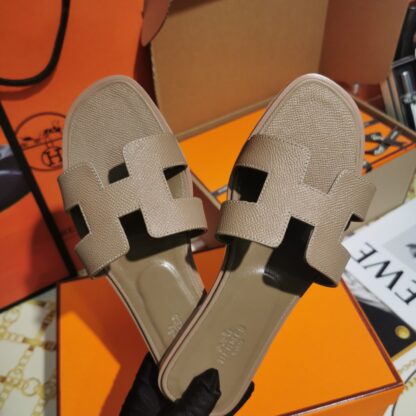 Hermès Pewter Grey Palm Pattern Cowhide Handmade Slippers - Image 6
