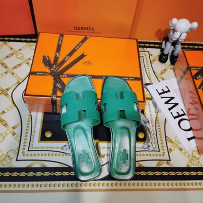 Hermès Bamboo Green Palm Pattern Handmade Slippers - Image 4