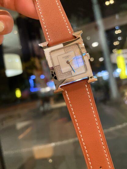 Hermes stylish and elegant diamond watch - Image 6