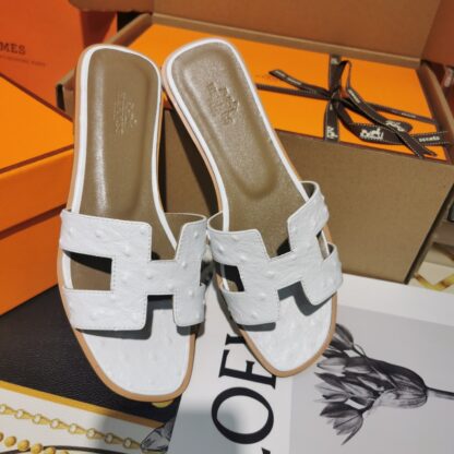 Hermès white ostrich leather handmade slippers - Image 6
