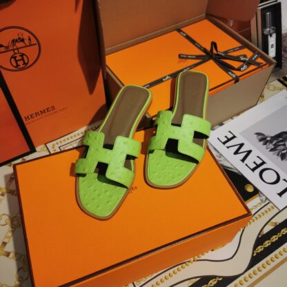 Hermès light green ostrich pattern leather handmade slippers - Image 6