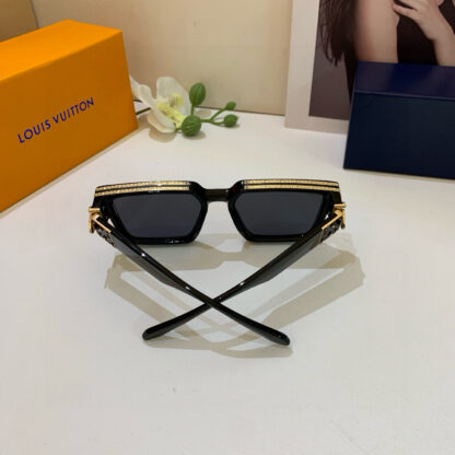 LOUIS VUITTON Fashion Sunglasses - Image 7