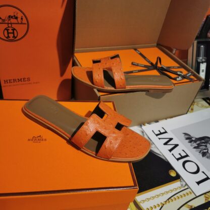 Hermès orange ostrich leather handmade slippers - Image 6