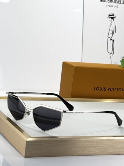 LOUIS VUITTON Fashion Sunglasses - Image 7