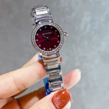 Bulgari classic yet stylish women's watch - Image 6