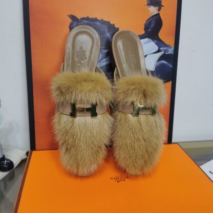 Hermes autumn and winter apricot color durable warm and comfortable wool slippers - Image 5