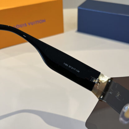 LOUIS VUITTON Fashion Sunglasses - Image 7