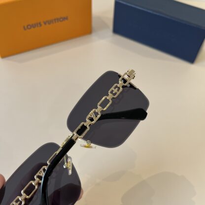 LOUIS VUITTON Fashion Sunglasses - Image 7