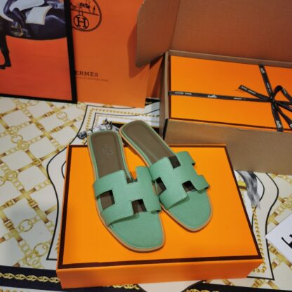 Hermès Palm Pattern Fruit Green Leather Slippers - Image 6