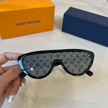 LOUIS VUITTON Fashion Sunglasses - Image 7