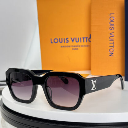 LOUIS VUITTON Fashion Sunglasses - Image 7