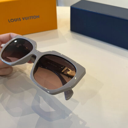 LOUIS VUITTON Fashion Sunglasses - Image 7