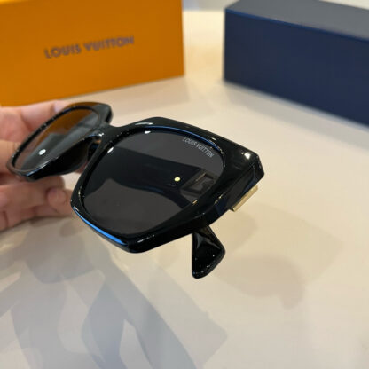 LOUIS VUITTON Fashion Sunglasses - Image 7