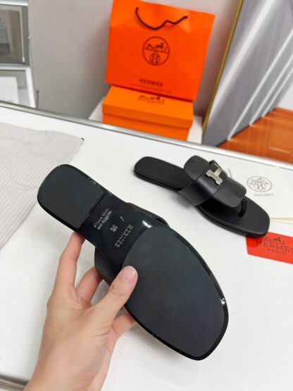 Hermès Spring and Summer Black Daily Home Travel Holiday Essential Slippers - Image 5