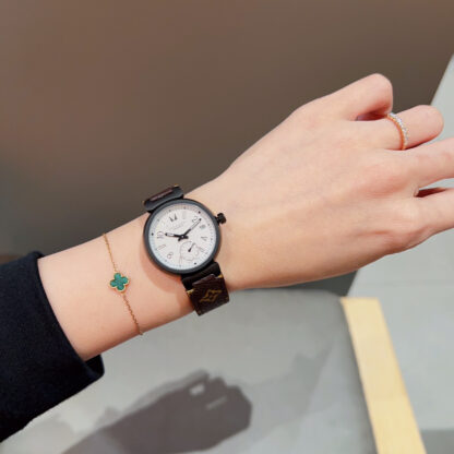 Louis Vuitton simple and elegant watch - Image 6