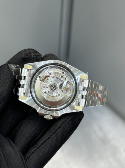 Rolex gmt with grey and Black bezel - Image 6