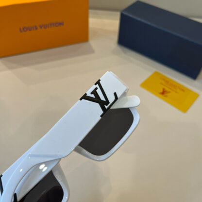 LOUIS VUITTON Fashion Sunglasses - Image 7