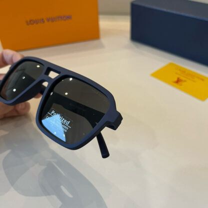 LOUIS VUITTON Fashion Sunglasses - Image 7