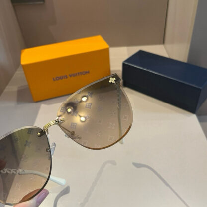 LOUIS VUITTON Fashion Sunglasses - Image 7