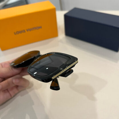 LOUIS VUITTON Fashion Sunglasses - Image 7